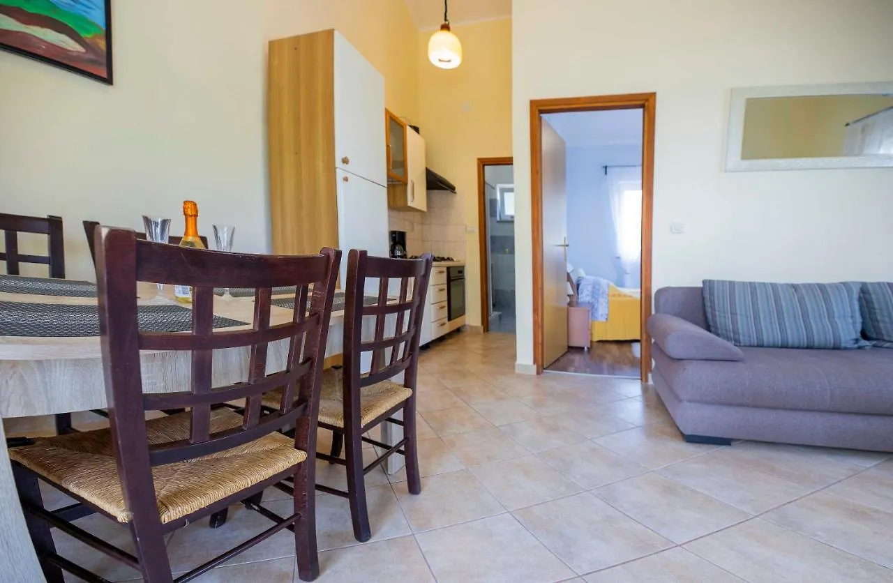Apartment David Liznjan Croatia